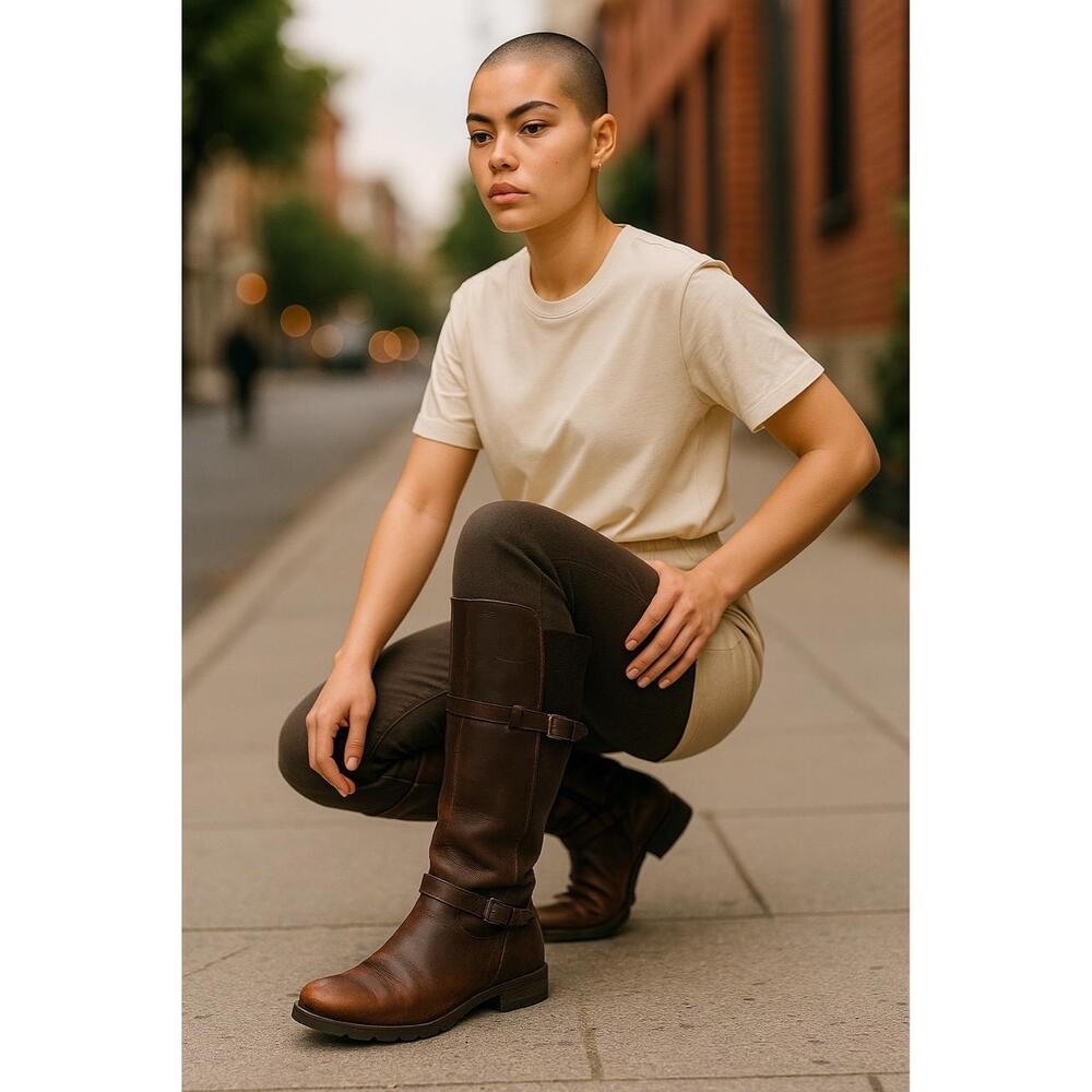 Born distressed Knee-High Quality Leather Classic Equestrian Style Boots 7.5